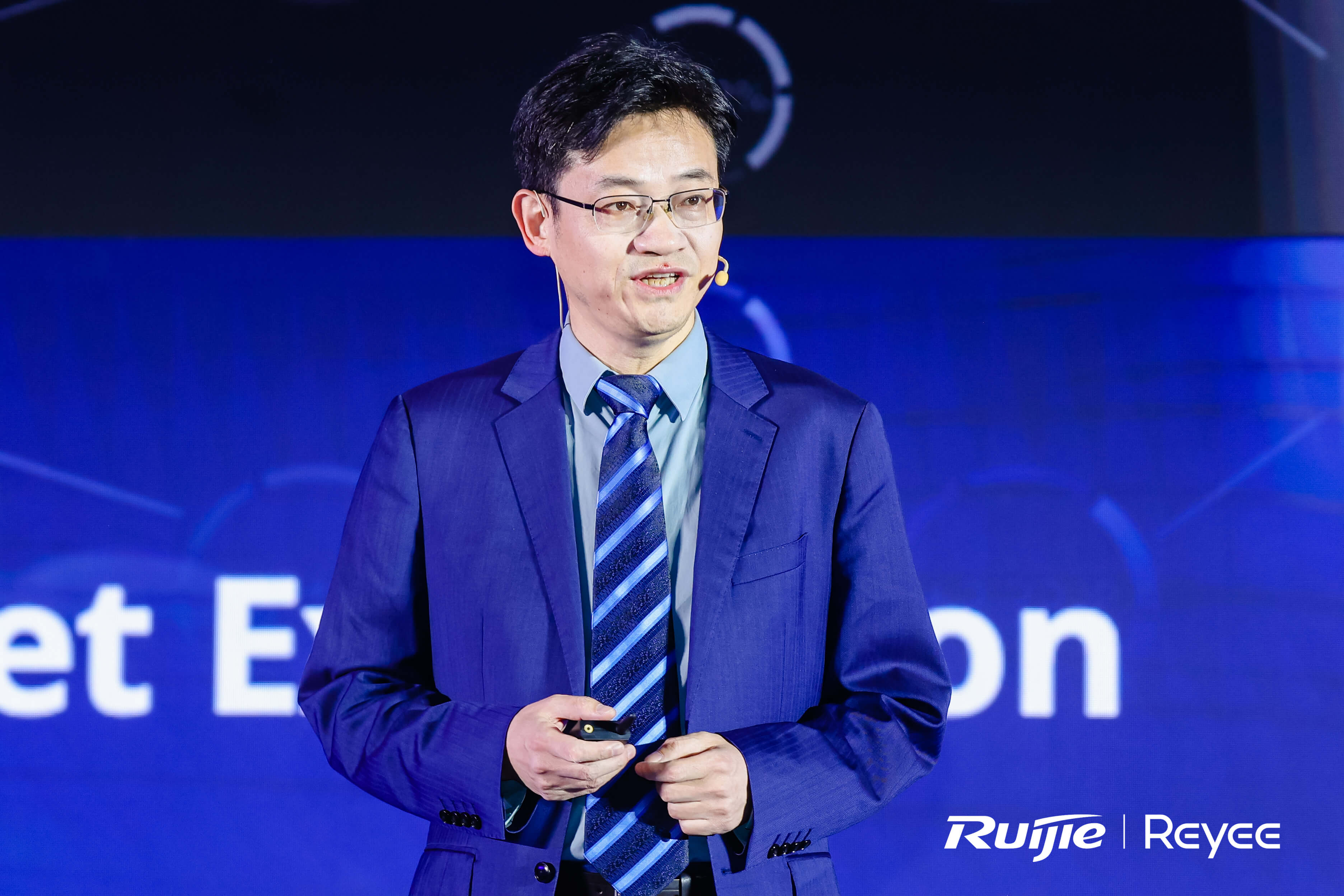 Keynote Speech by vice president of Ruijie Networks Patrick Zhu